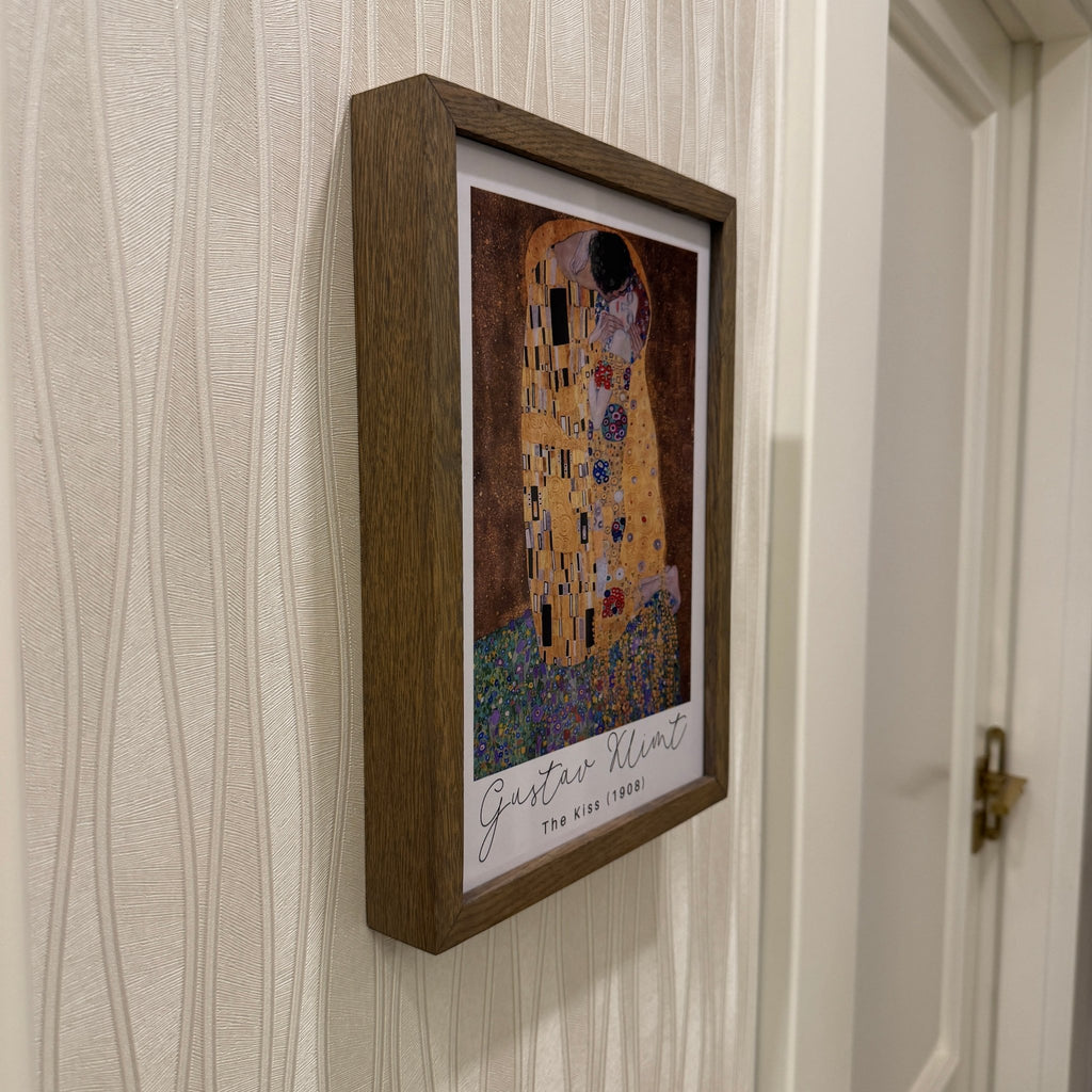 A4 Derin 4 cm Masif Meşe Ahşap Çerçeve – Grey Mist | Klimt “The Kiss” Sanat Baskısı Dahil | İskandinav Duvar Sanatı - FlorenziArt