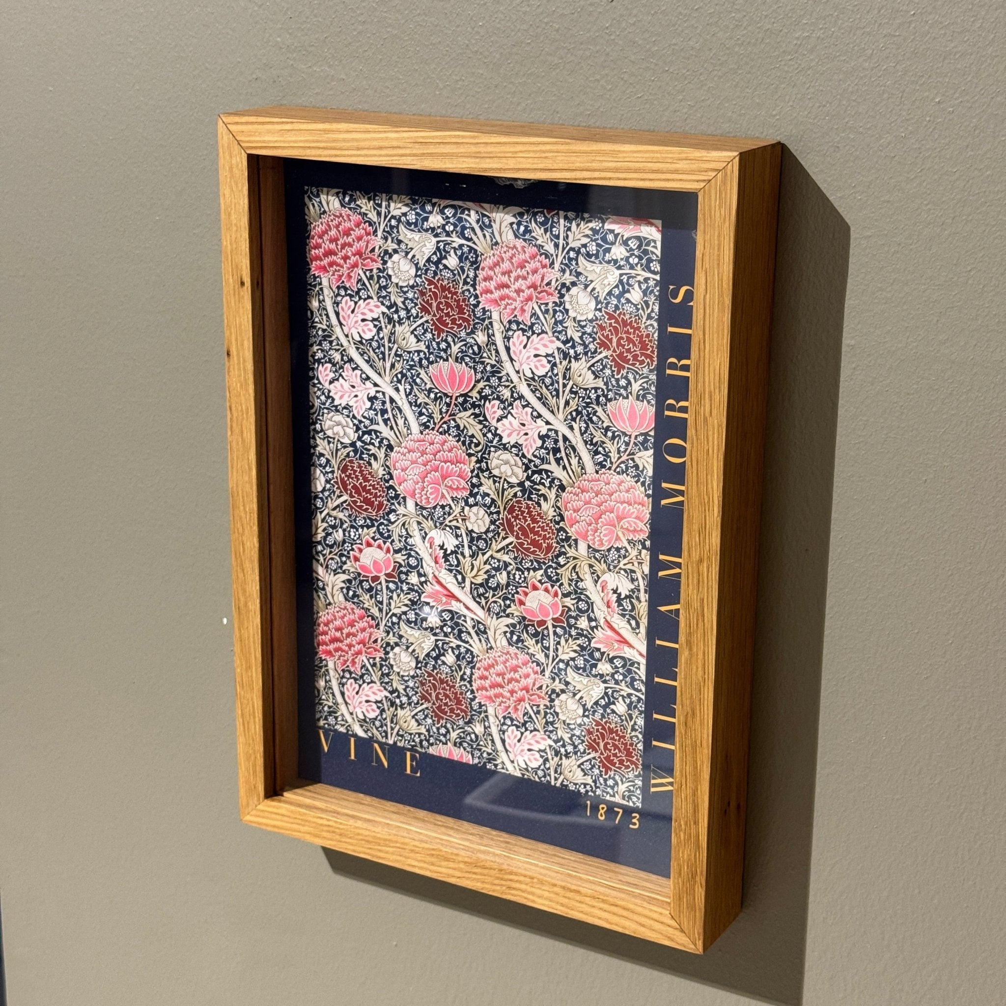 A4 El Yapımı Masif Meşe Shadow Box Çerçeve – Baskı ile Ön Yüzey Arasında Derinlik | Galeri & Müze Etkisi - FlorenziArt